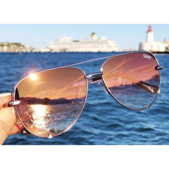 QUAY x DESI MINI HIGH KEY SUNGLASSES | Rose Gold - Picture 3 of 3